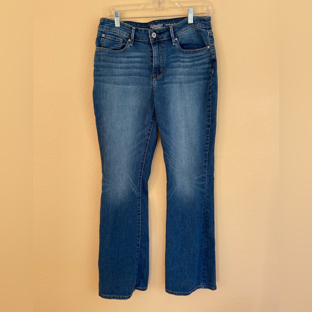 Women’s Signature Levi’s, High Rise Modern Boot Cut Jeans, Size 31, Stretch